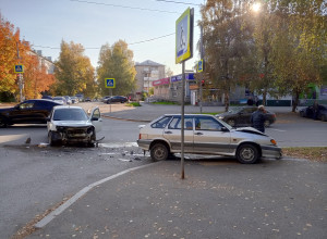 ДТП на перекрестке улиц Льва Т...