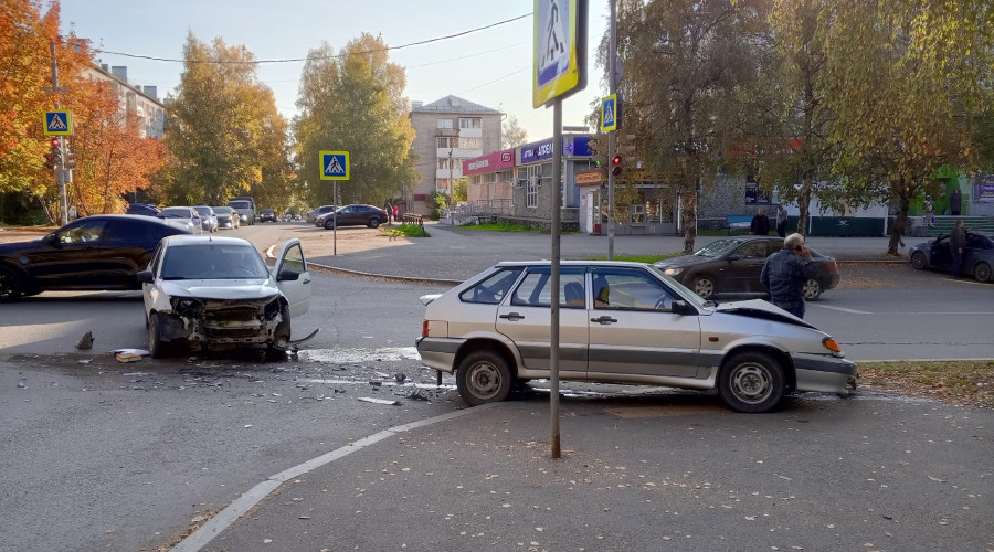 ДТП на перекрестке улиц Льва Т...