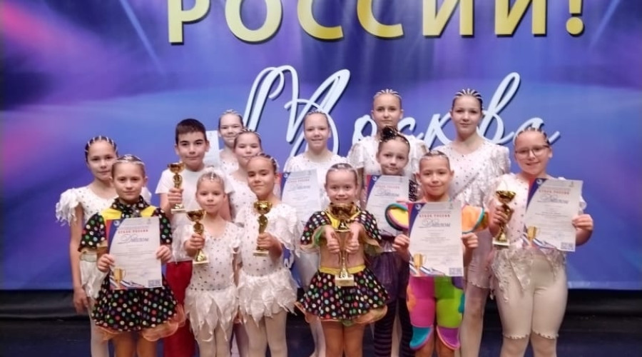 Тройной успех «Локомотивца» и...