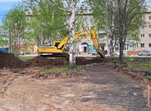 На сквере у фонтана продолжаю?...