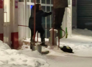 Анонимно. 
У «Магнита» Рядом с ...