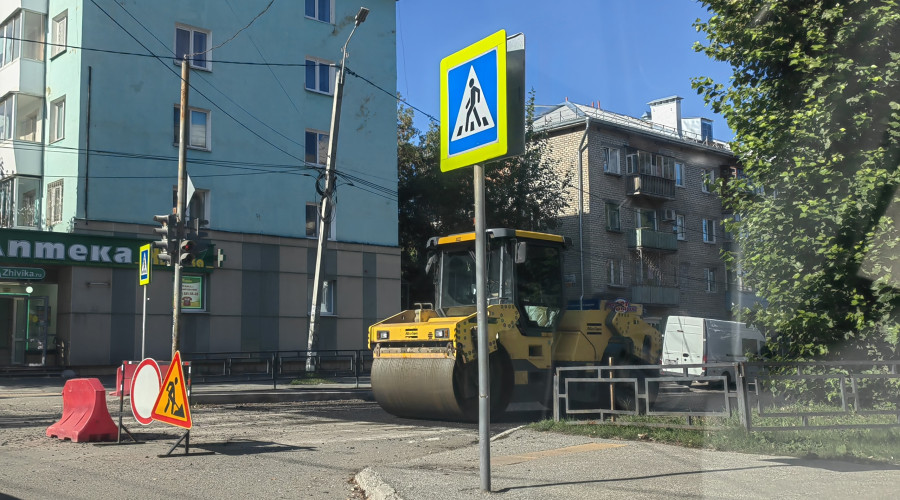 Второй слой асфальтового покр...
