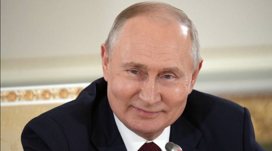 Сегодня президенту России Вла...