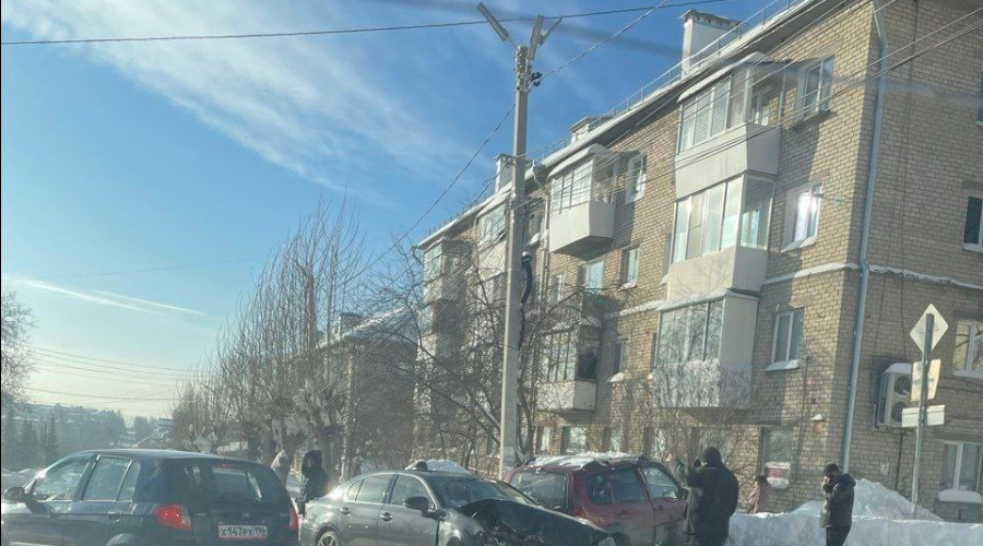 ДТП на Первом разъезде на пере...