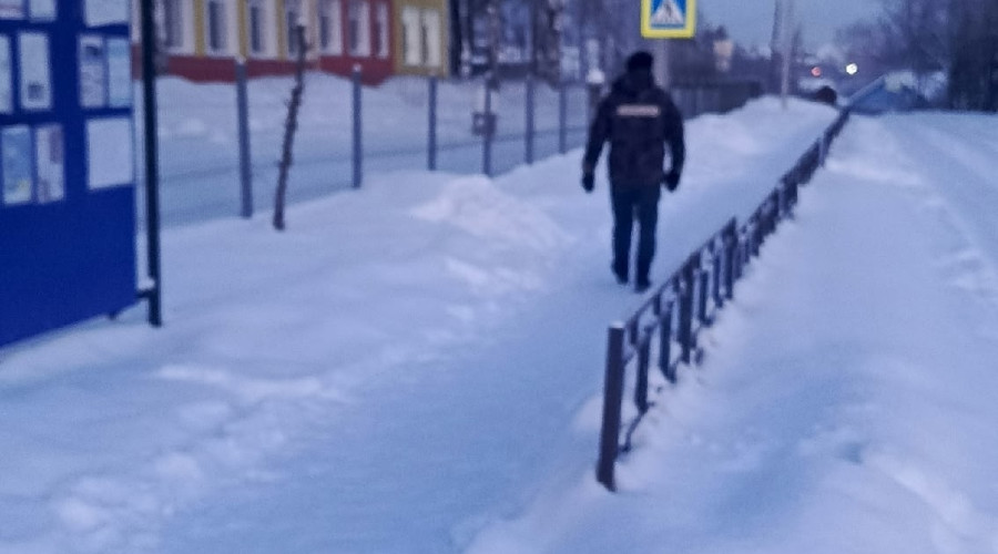 Лесозавод, парковка около дет?...