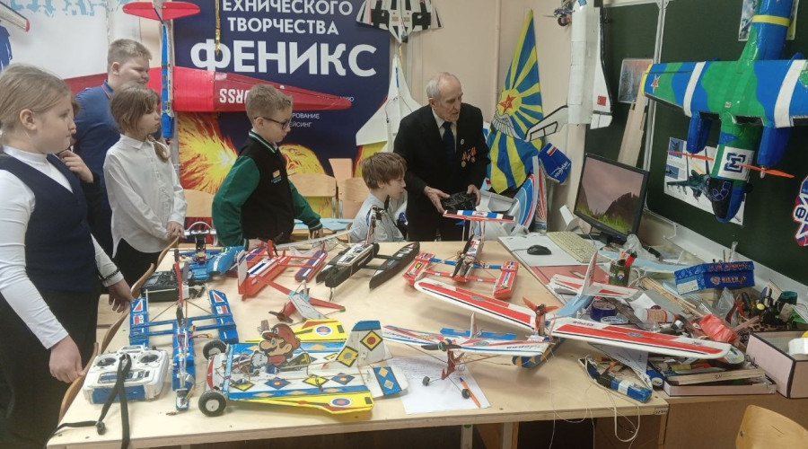 От подписчика:

Дети из Серовс?...