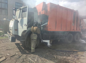 В Красноуральске горел мусоро...