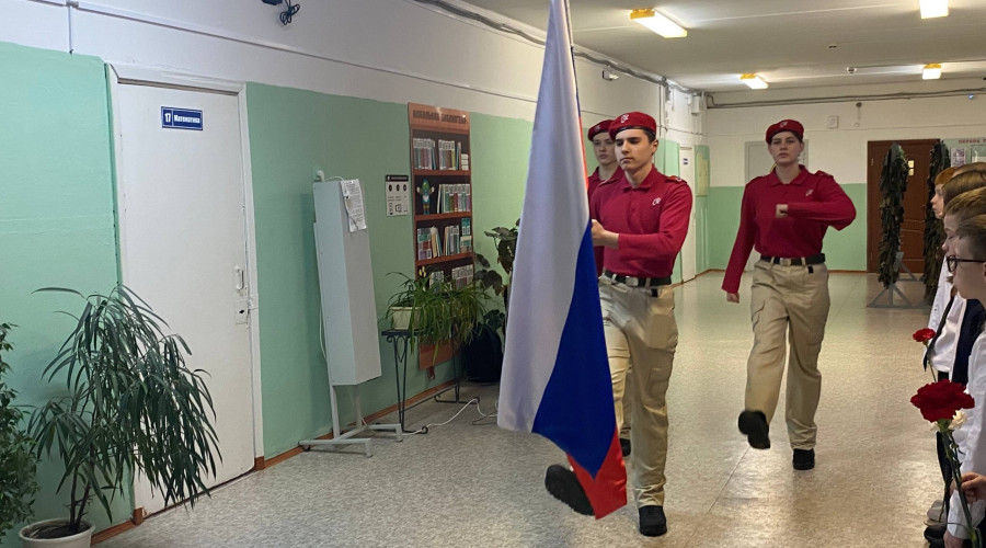 В школе №19 почтили память вып?...