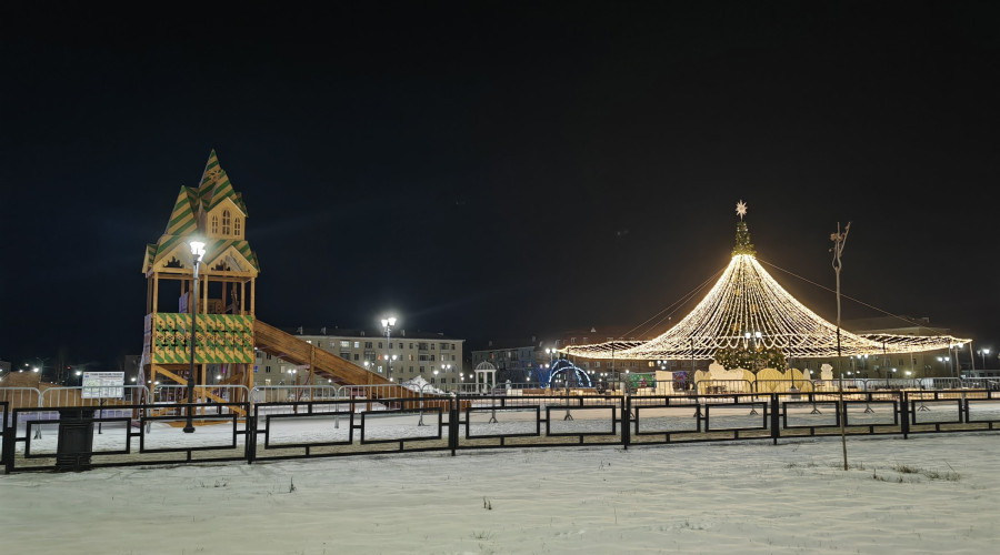 Снега пока мало, но городок ст?...