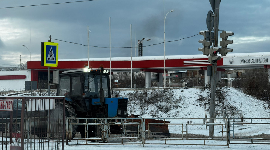 В городе чистят дороги от снег...