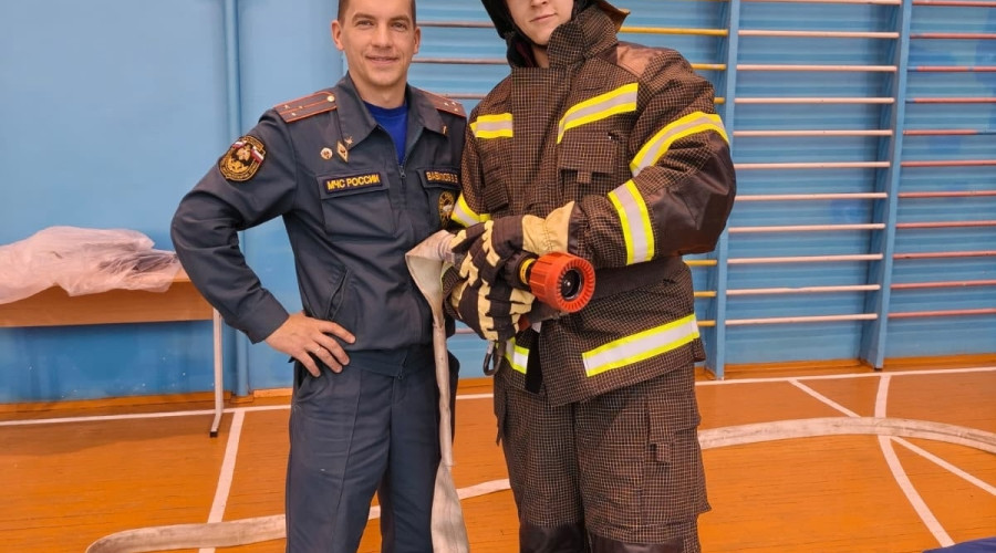 🧑‍🚒Сотрудники 242-й пожарно-?...