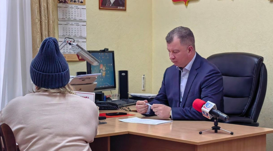 Глава Серова Василий Сизиков ?...