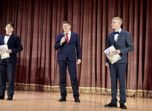 В ДК «Химик» прошел праздничн?...