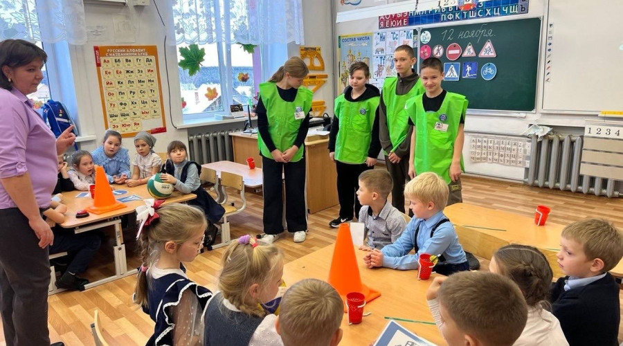 👮В Ивделе инспектор ГИБДД Ол?...