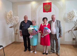 Торжественное вручение знако?...