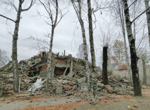 Вот всё, что осталось от дома...