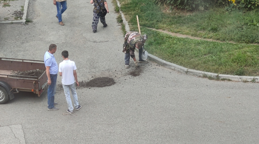 От подписчика 

Мужчины во дво?...