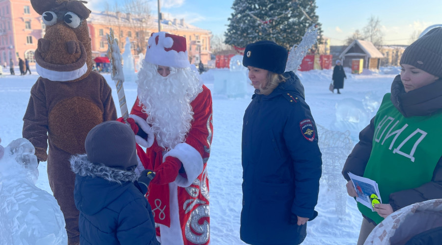 Дед Мороз и автоинспекторы пр?...