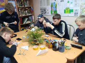 В военно-патриотическом клубе...